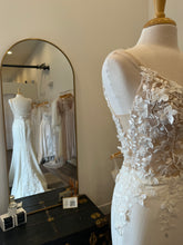 Load image into Gallery viewer, Solara Gown