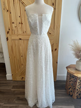 Load image into Gallery viewer, SAMPLE SALE Dan Jones, Cloudy with Sleeves