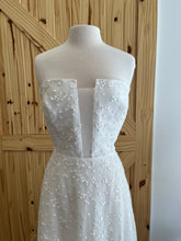 Load image into Gallery viewer, SAMPLE SALE Dan Jones, Cloudy with Sleeves