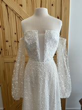 Load image into Gallery viewer, SAMPLE SALE Dan Jones, Cloudy with Sleeves