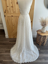 Load image into Gallery viewer, SAMPLE SALE Dan Jones, Cloudy with Sleeves