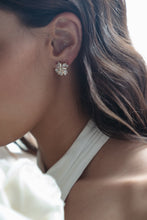 Load image into Gallery viewer, Jade Oi, Lily Earrings

