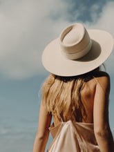 Load image into Gallery viewer, Van Palma, Nina, Off White
